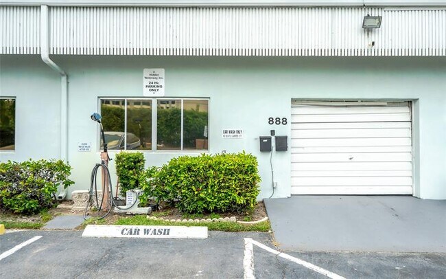 Building Photo - 400 Waterway Dr S
