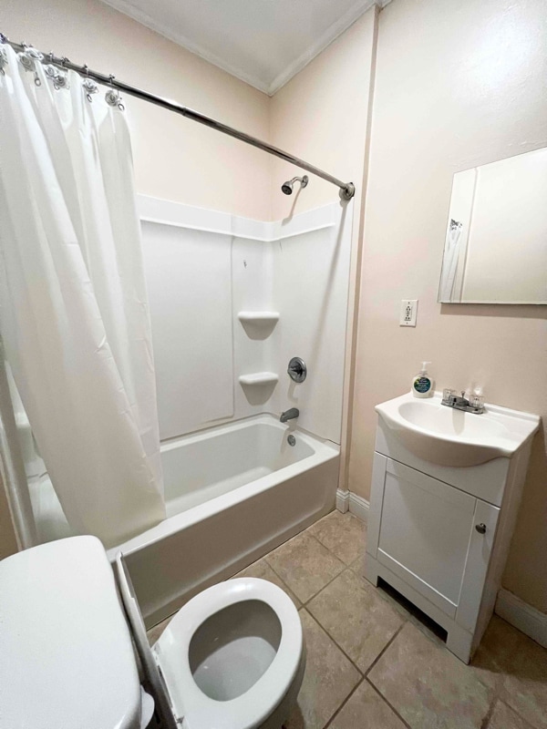 Building Photo - 126 Laurel Ave E