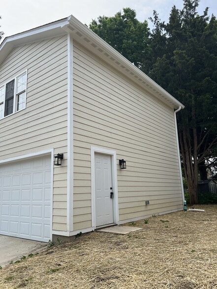 Building Photo - 4841 N Kenwood Ave