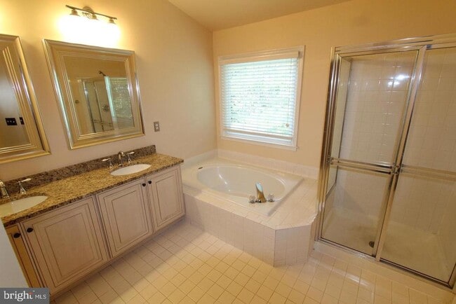 Building Photo - 10502 James Wren Way