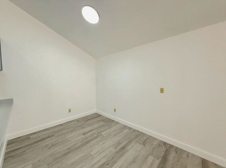 Building Photo - 3310 R St