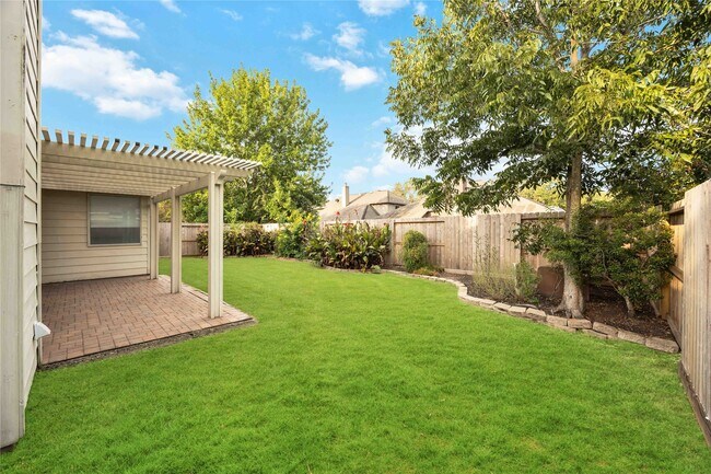 Building Photo - 8615 Saratoga Dr