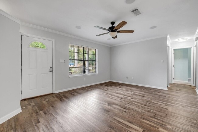 Building Photo - 172 Ann Cir