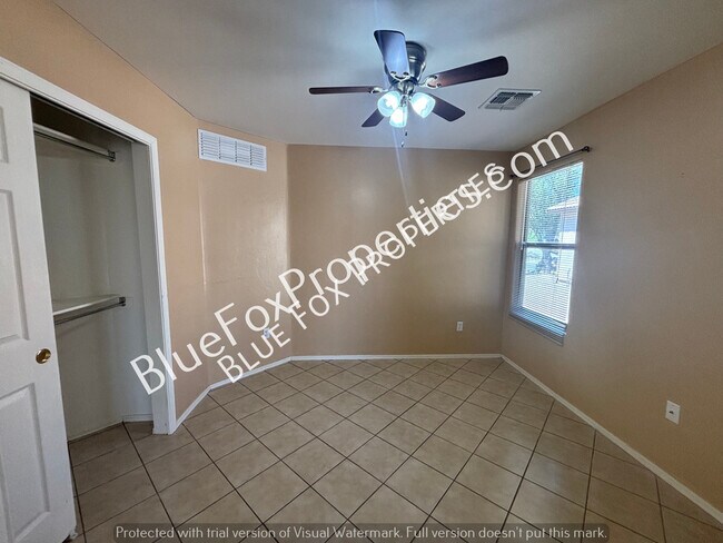 Building Photo - 7135 S Oakbank Dr