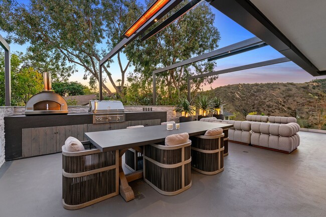 Building Photo - Prestigious Hollywood Hills Home for Rent