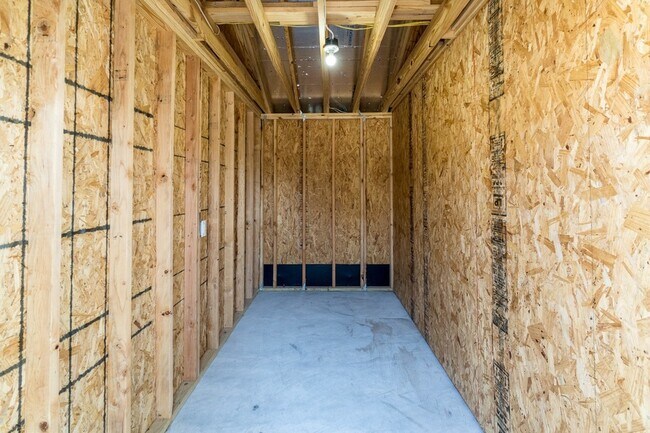 Building Photo - 207 N Poplar St