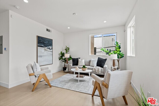 Building Photo - 3626 E 1st St