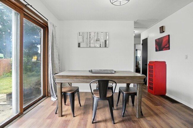 Building Photo - 2295 Deblin Dr