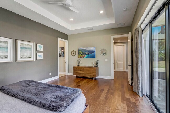 Building Photo - 10613 White Oak Dr