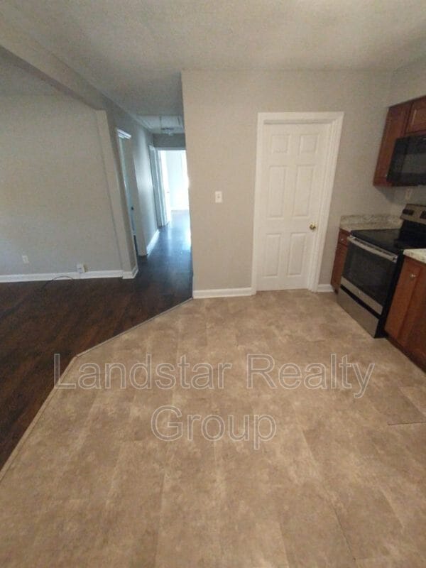 Building Photo - 5612 Walnut Way