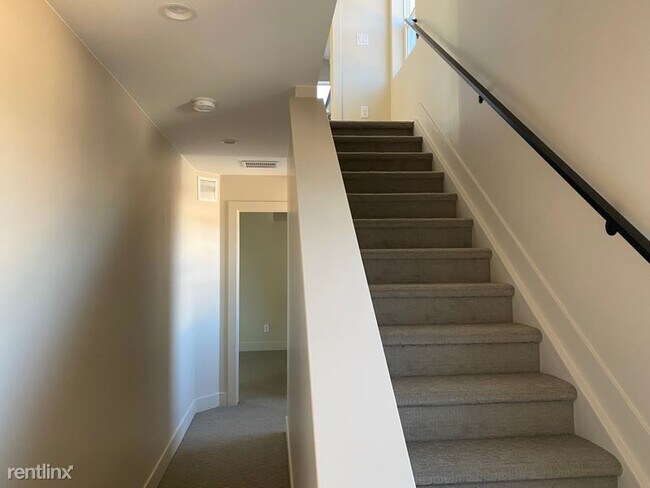 Building Photo - 2 br, 2.5 bath Townhome - 1348 Zenobia St