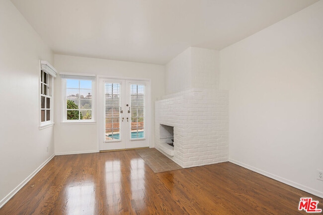 Building Photo - 547 Stassi Ln