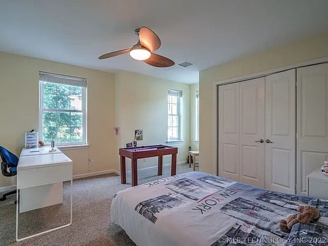 Building Photo - Midtown home for rent, 5 bed 3 full baths