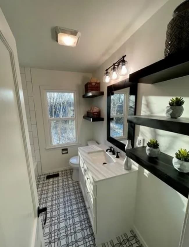Building Photo - Updated 2-Bed, 1-Bath in Tulsa!