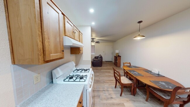 Building Photo - Newly remodeled, fully furnished, 2 bedroo...