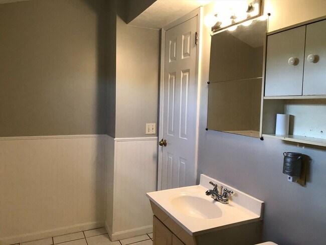 Building Photo - Cute 2 Bedroom / 1.5 Bath home in Penn Tra...