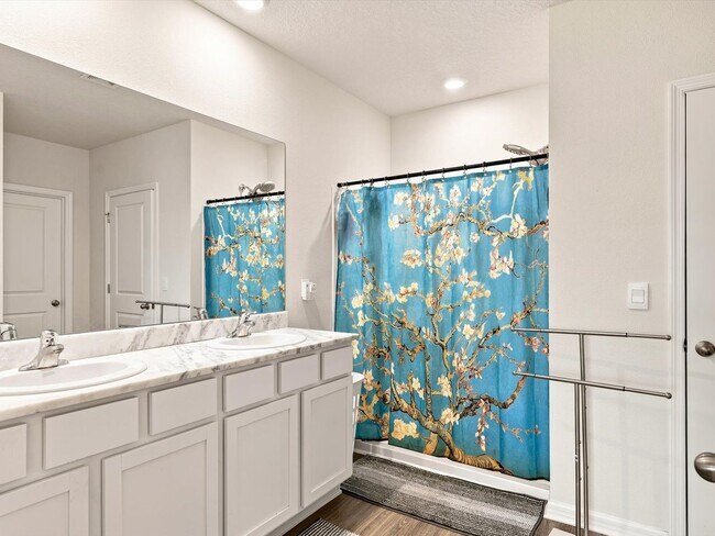 Building Photo - Unfurnished Annual Rental