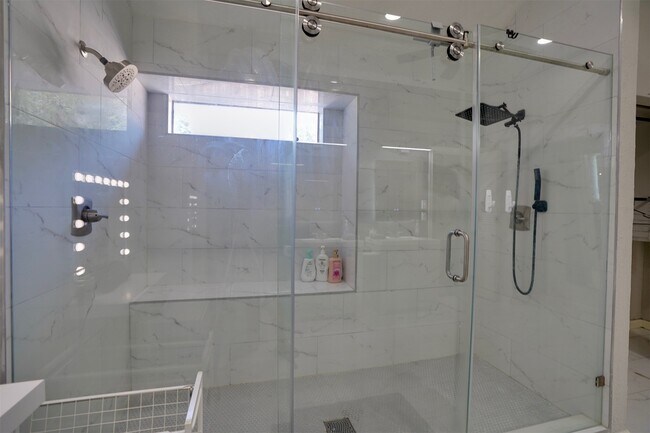 Building Photo - 4010 Oak Terrace Ct