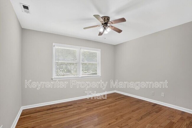 Building Photo - 5108 Lakeshore Ct