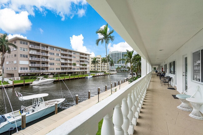 Building Photo - 2881 NE 32nd St