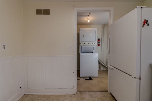 Building Photo - Classic Ranch Just Minutes from TC’s Best