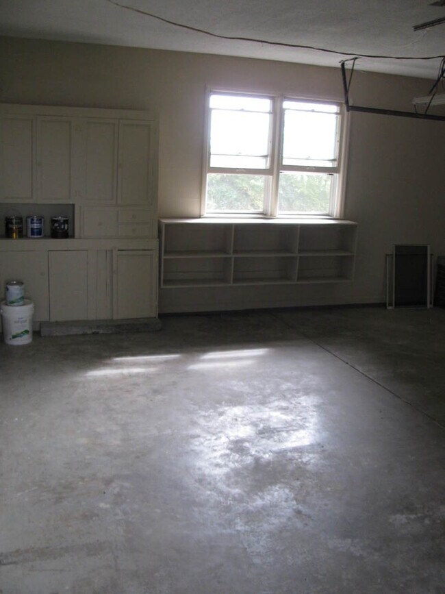 Building Photo - 531 Eddie Ln