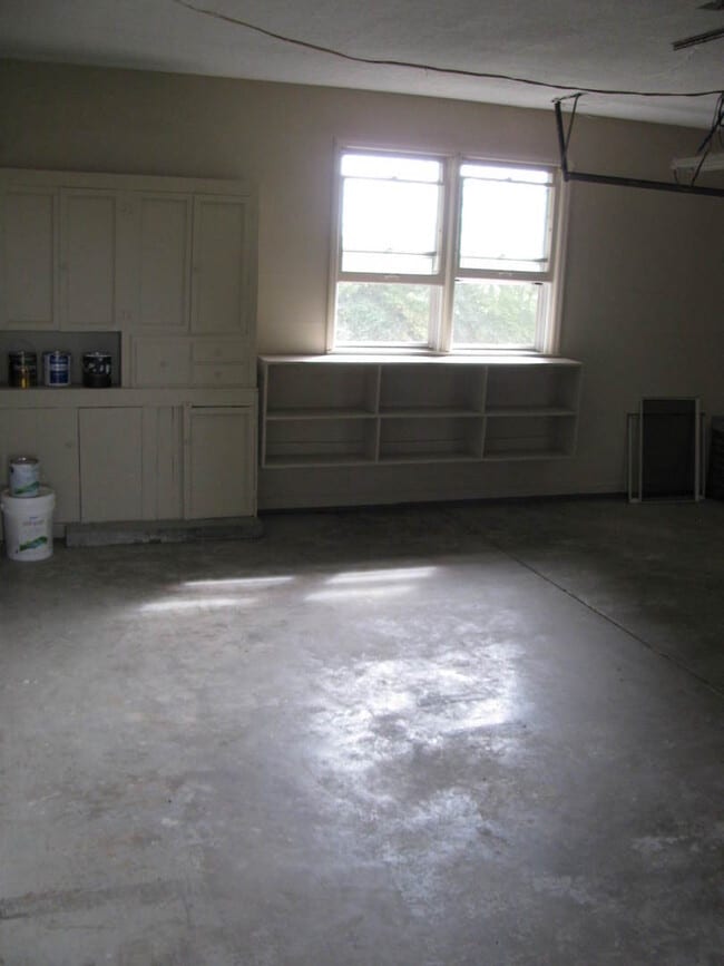 Building Photo - Private Setting Great Location Brick Home For Rent