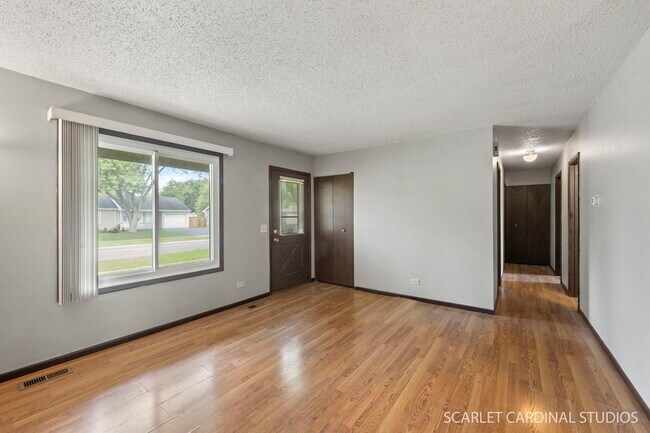 Building Photo - 2S211 Sanchez Dr
