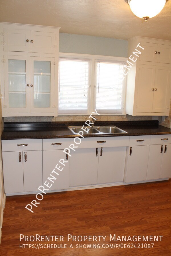 Building Photo - 747 E 22nd St