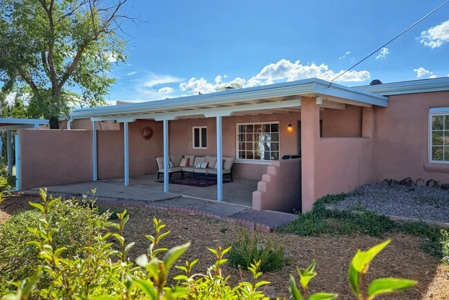 Building Photo - 1325 Don Gaspar Ave