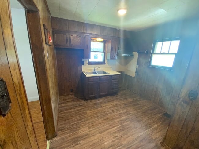 Building Photo - 208 Stroup St