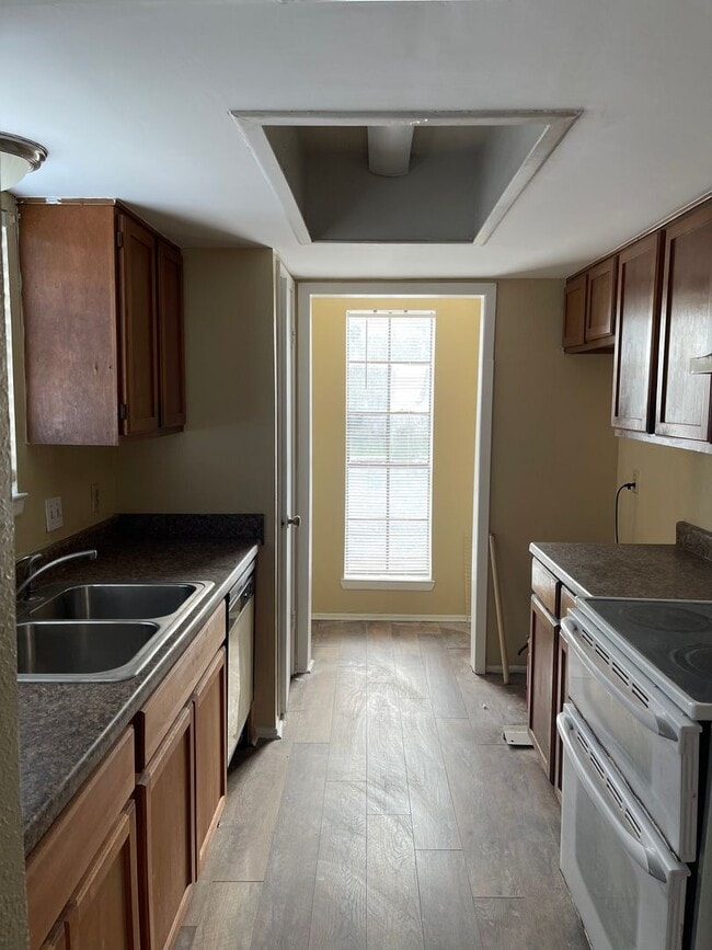 Building Photo - New Rental Listing