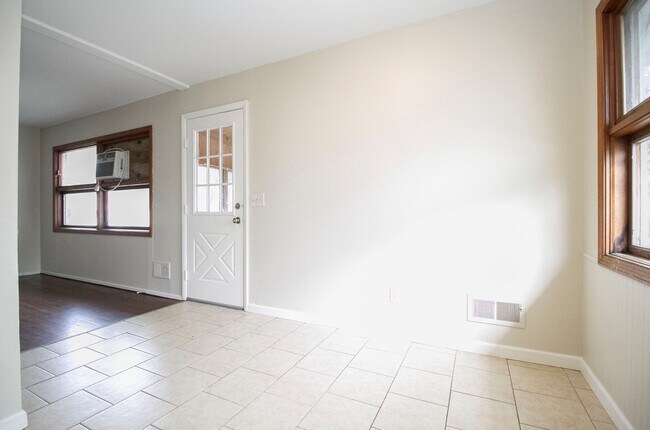 Building Photo - 1421 Pennelwood Dr
