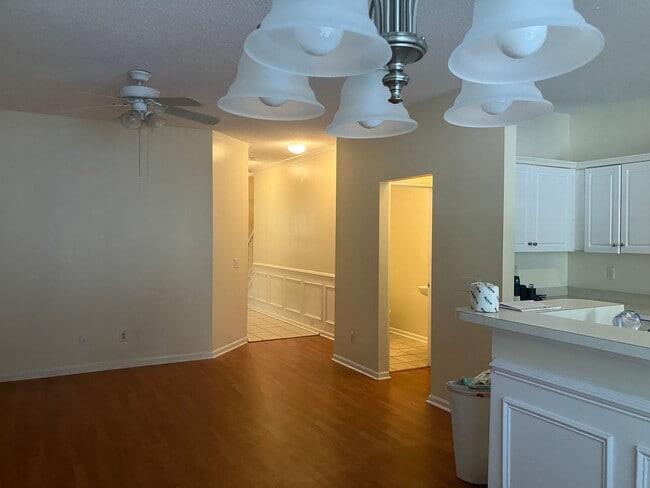 Building Photo - 3BR / 2.5BA @ Westbury Park