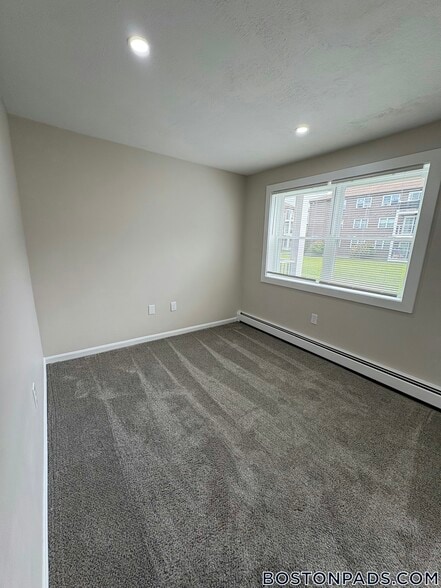 Building Photo - 15 Kenmar Dr