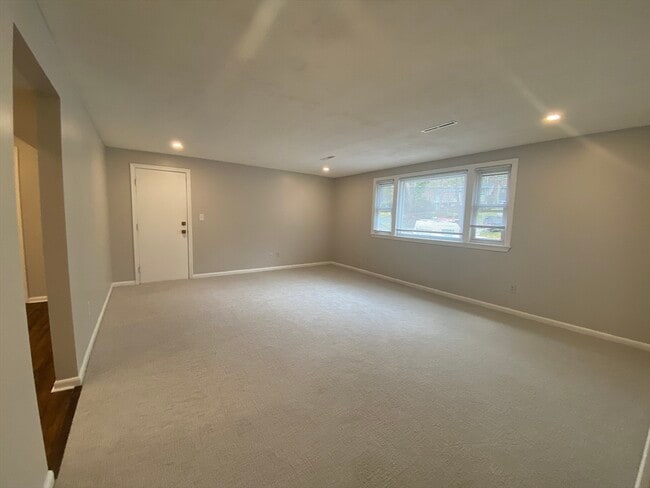 Building Photo - 128 Cheryl Ln