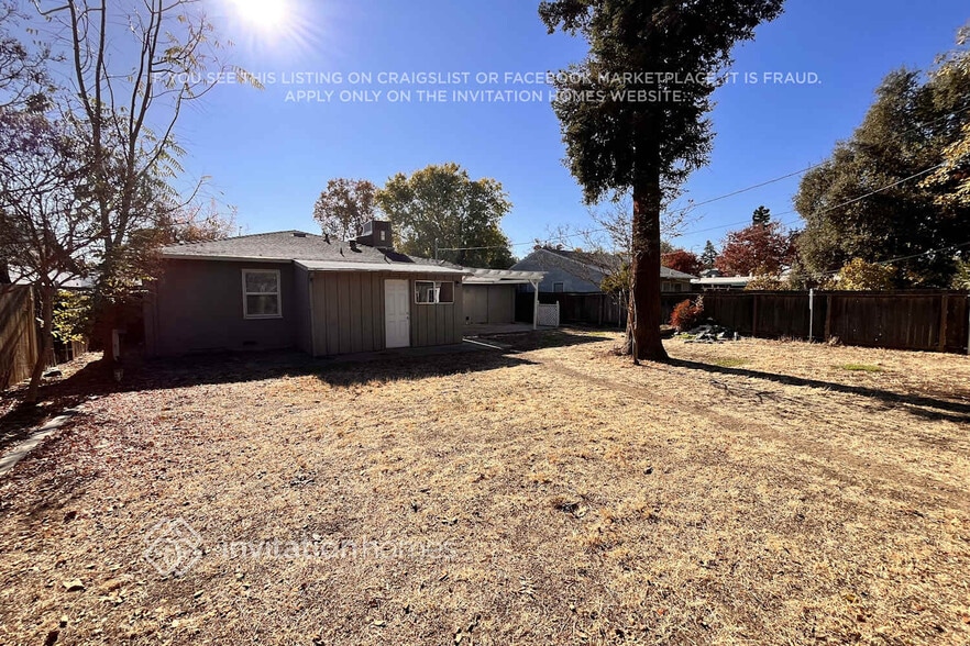 Building Photo - 909 Cottage Dr