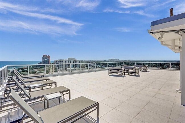 Building Photo - 2841 N Ocean Blvd