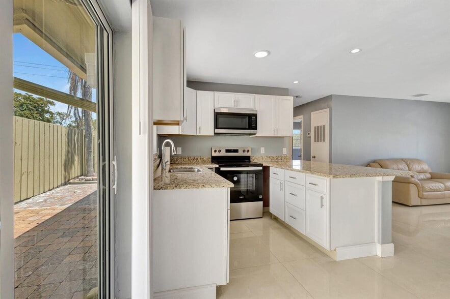 Primary Photo - 212 Palmetto Dr