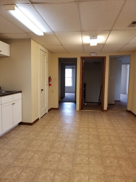 Building Photo - 918 E Locust St