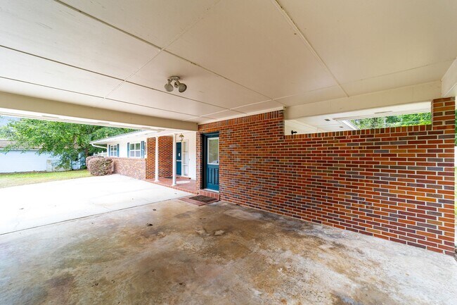 Building Photo - Beautiful 3/2 in Forest Ridge