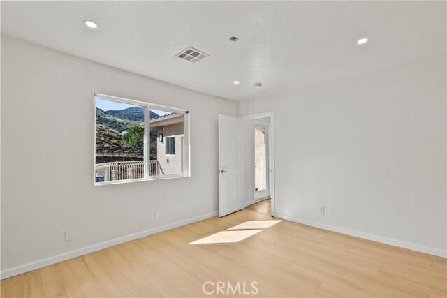 Building Photo - 1138 Lakeview Dr