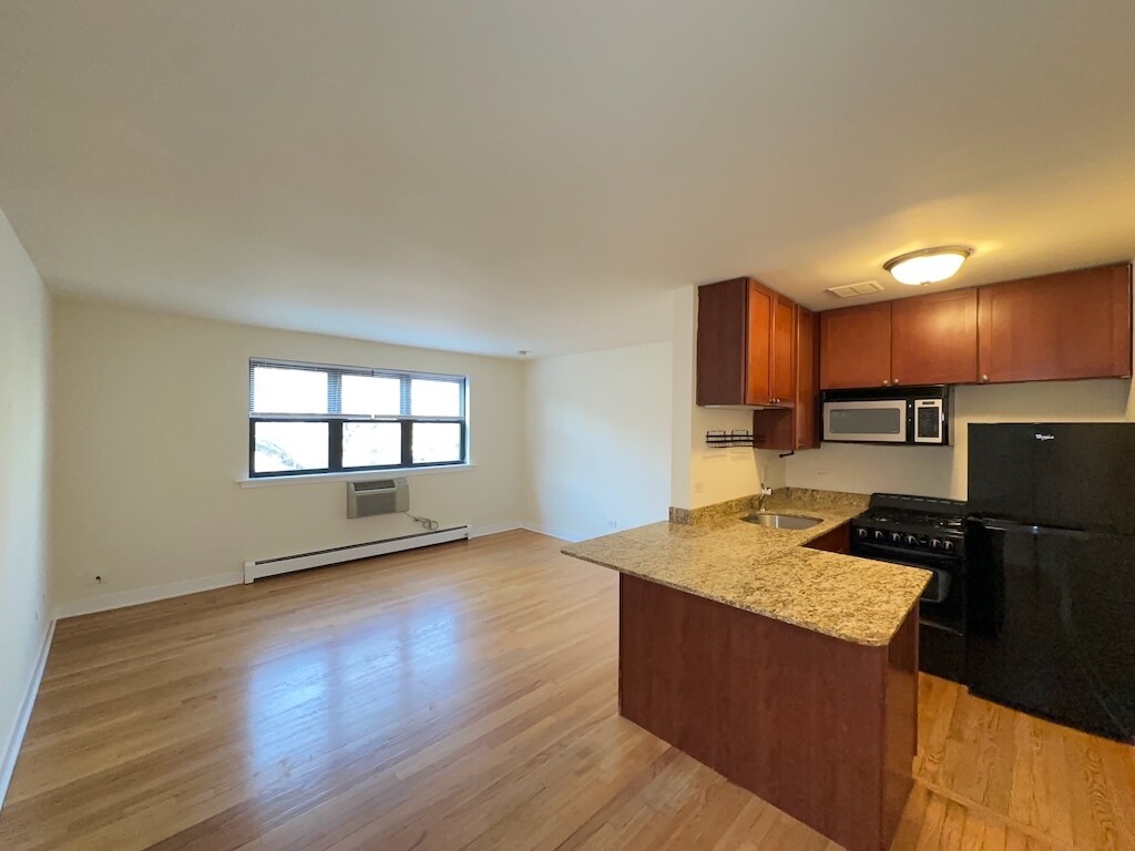 Building Photo - 639 W Wrightwood Ave