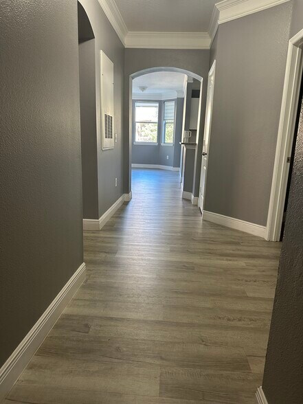 Building Photo - 8819 Villa View Cir