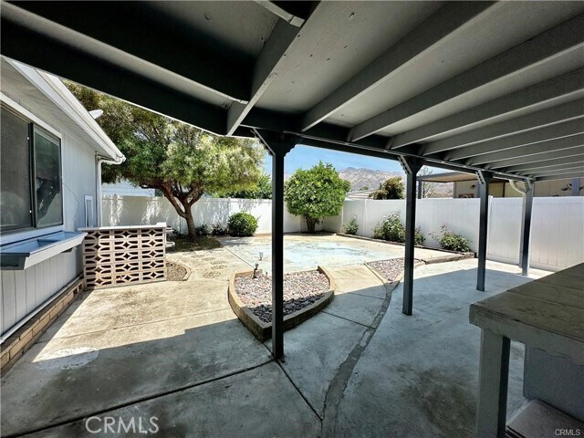 Building Photo - 2230 Lake Park Dr