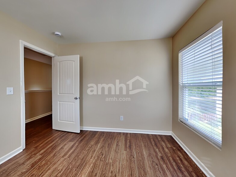 Building Photo - 8817 Kellum Dr