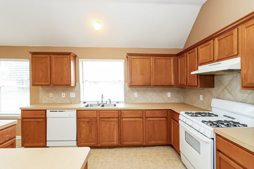 Building Photo - 21502 Broadstone Dr