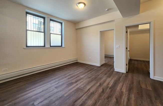 Building Photo - 2763 N Sawyer Ave