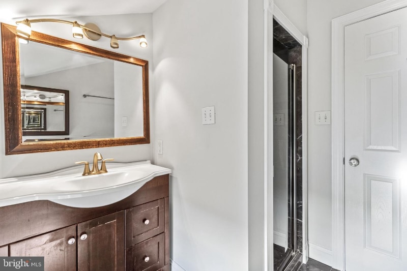 Building Photo - 625 Summit St