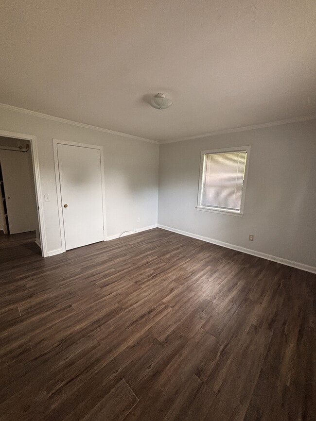 Building Photo - 210 N Edgewood Dr
